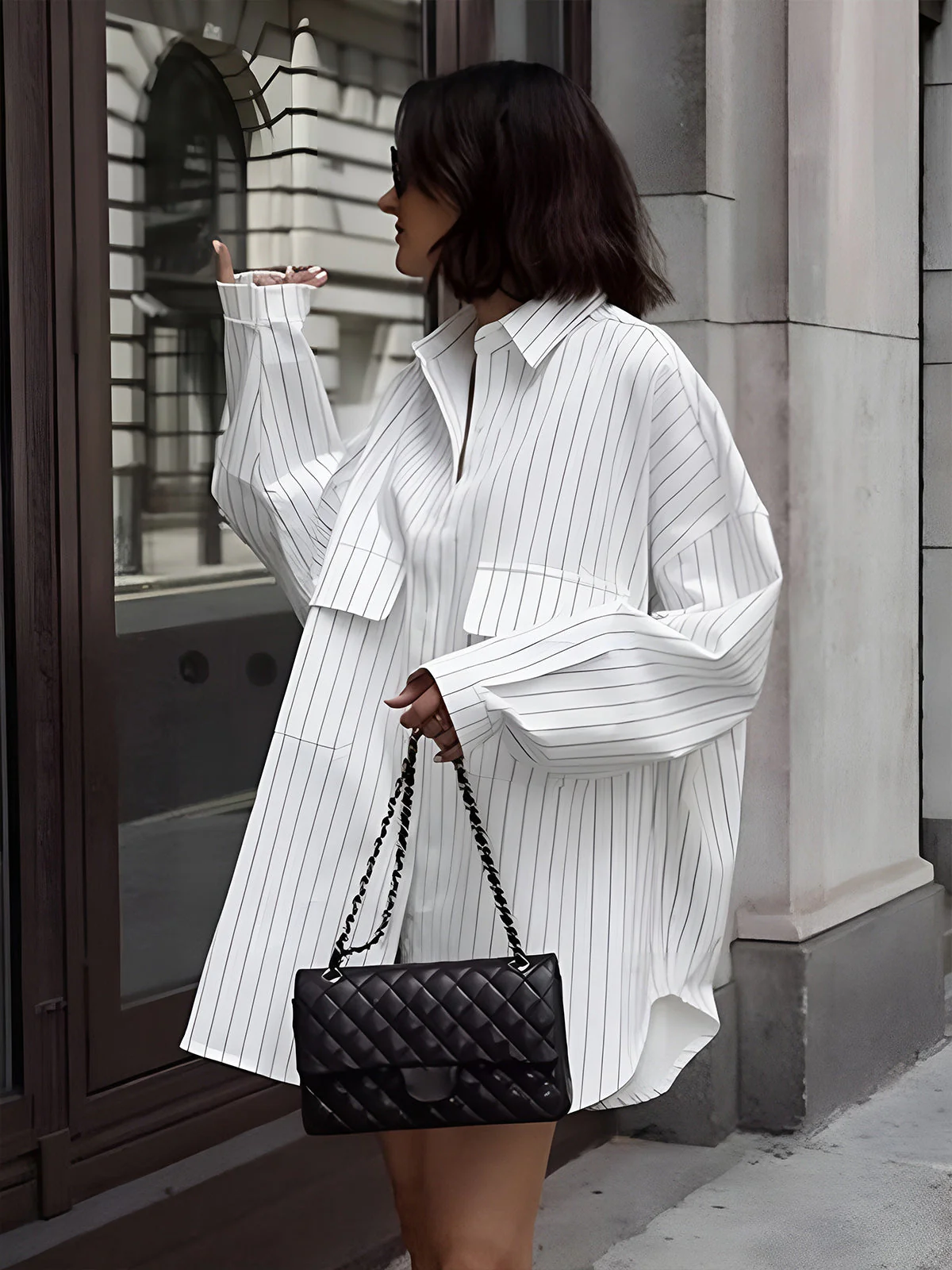Weißes oversized Hemdkleid mit Streifen – Streetstyle-Look - Image 4