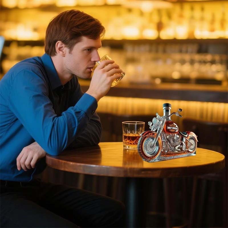 Whiskykaraffe in Form eines Harley-Davidson-Motorrads für die Hausbar - Image 4
