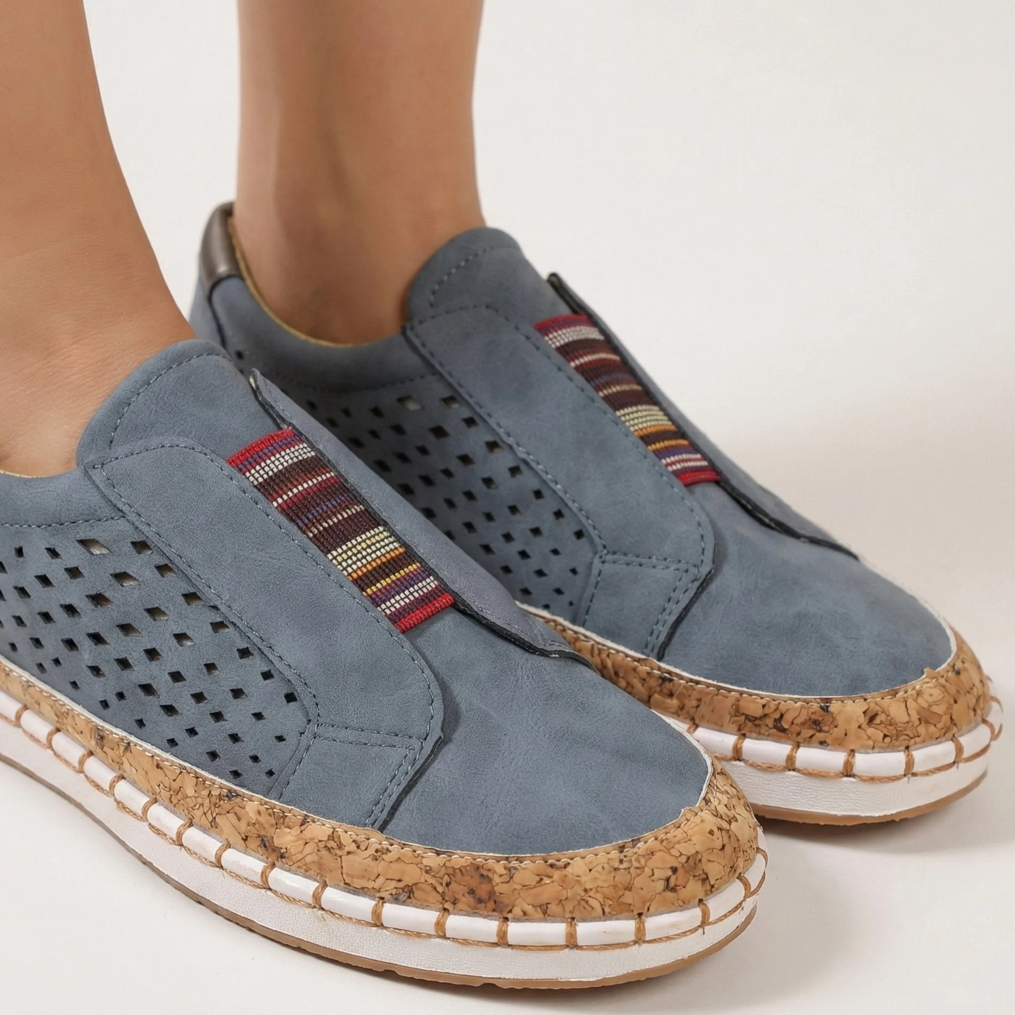 Hanna | Damen Wildleder Slip-On Plateau Sneaker Perforation – Plateau Slip-On - Image 4