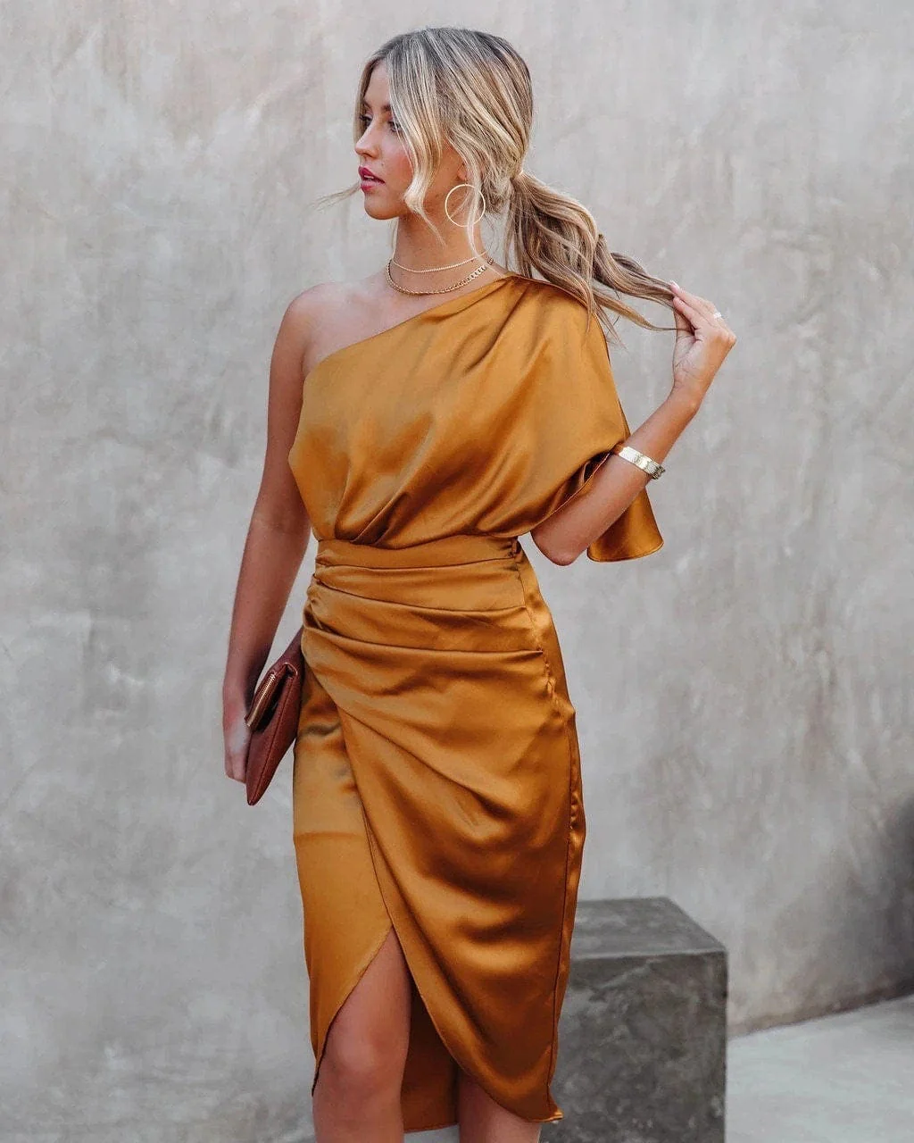 Wilhelmina | Elegantes One-Shoulder Satin-Kleid mit Drapierung - Image 10