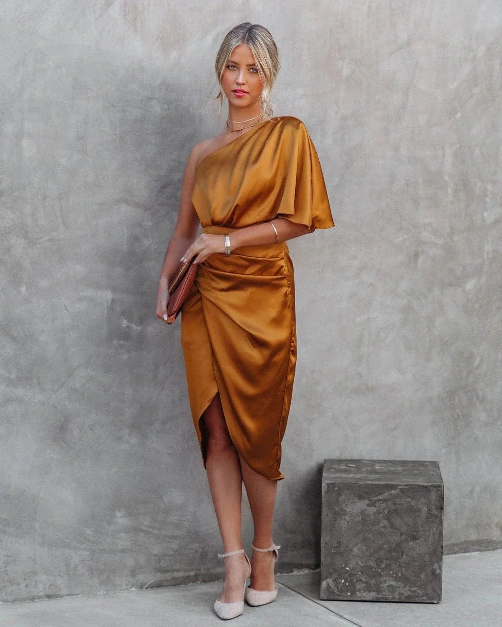 Wilhelmina | Elegantes One-Shoulder Satin-Kleid mit Drapierung - Image 3