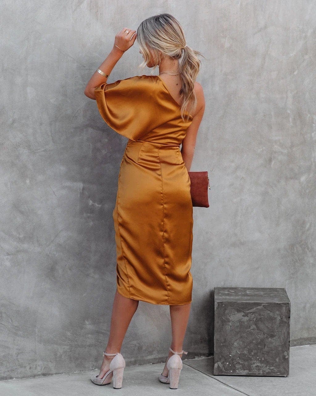 Wilhelmina | Elegantes One-Shoulder Satin-Kleid mit Drapierung - Image 4