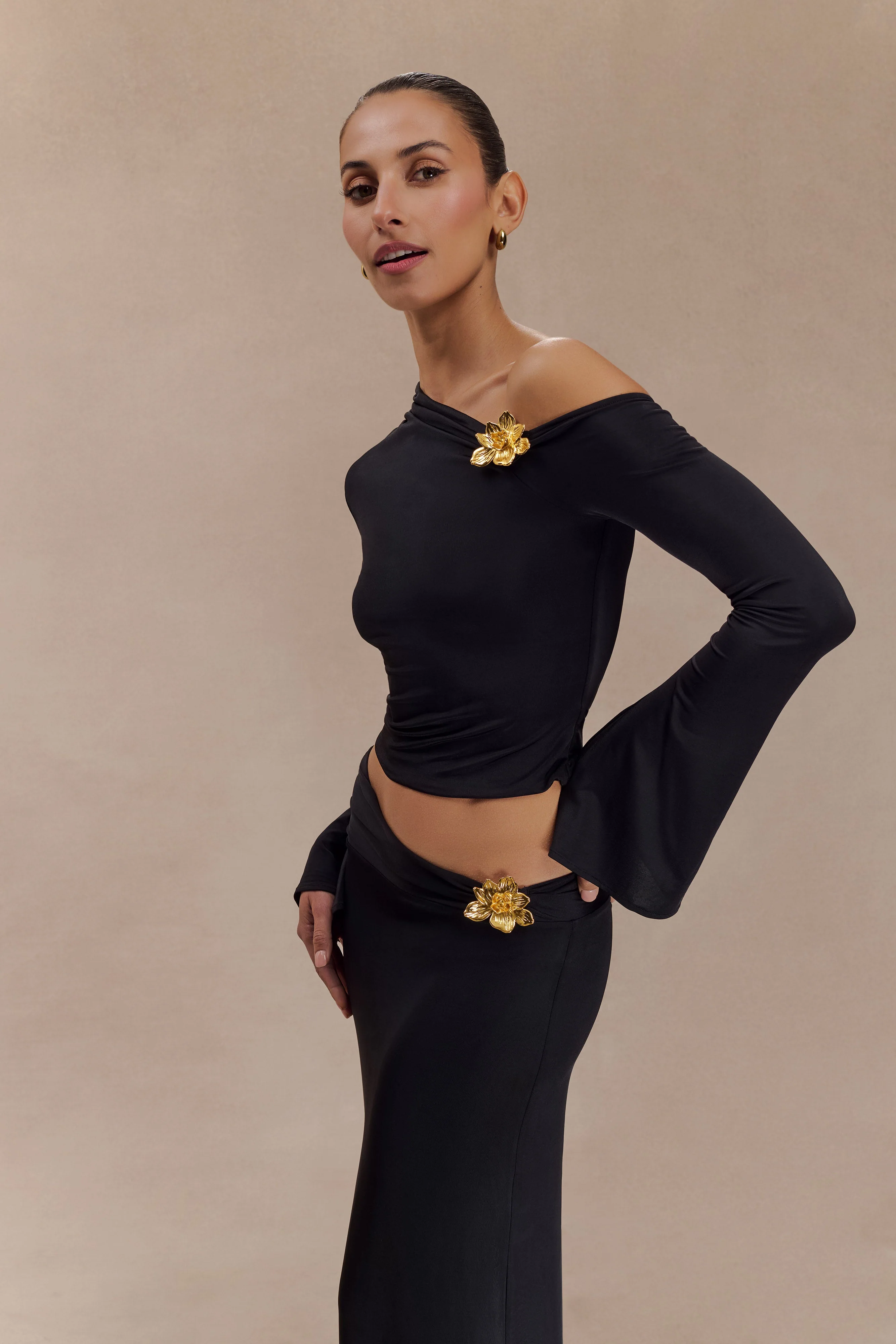 Wilma | Set aus langem Rock mit hoher Taille und Top mit langen Ärmeln und Ausschnitt - Image 2