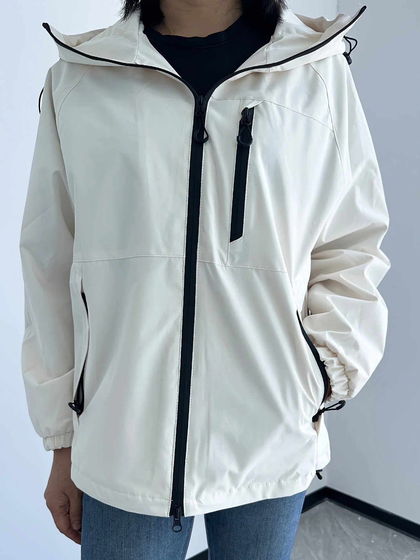 Winddichte Regenjacke mit Kapuze für Damen | Langarm - Image 2