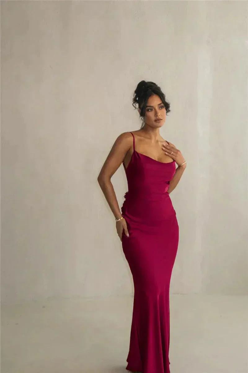 Xenia | Elegantes Rückenfreies Satin-Maxikleid mit Blumenapplikationen - Image 10