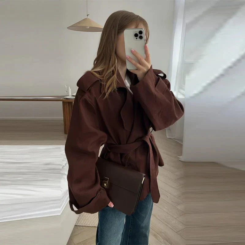 Yalin | Kurzer Trenchcoat Mit Gürtel - Image 6