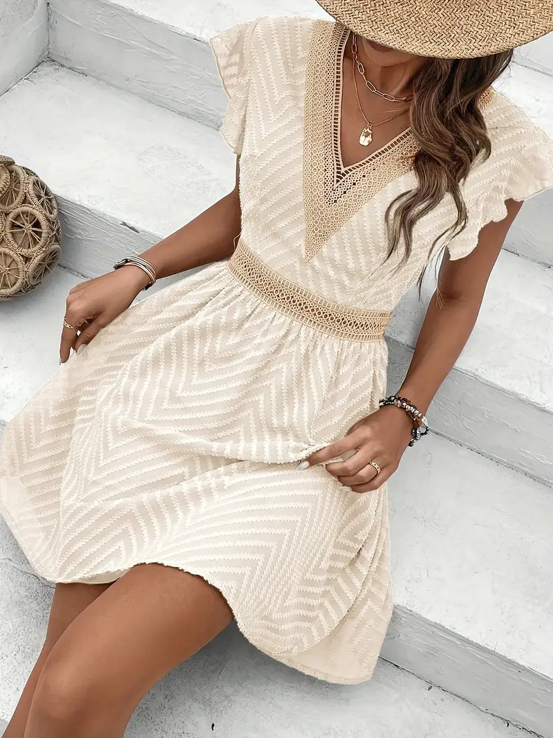 Yoshi – Boho-Minikleid mit V-Ausschnitt und Struktur - Image 2