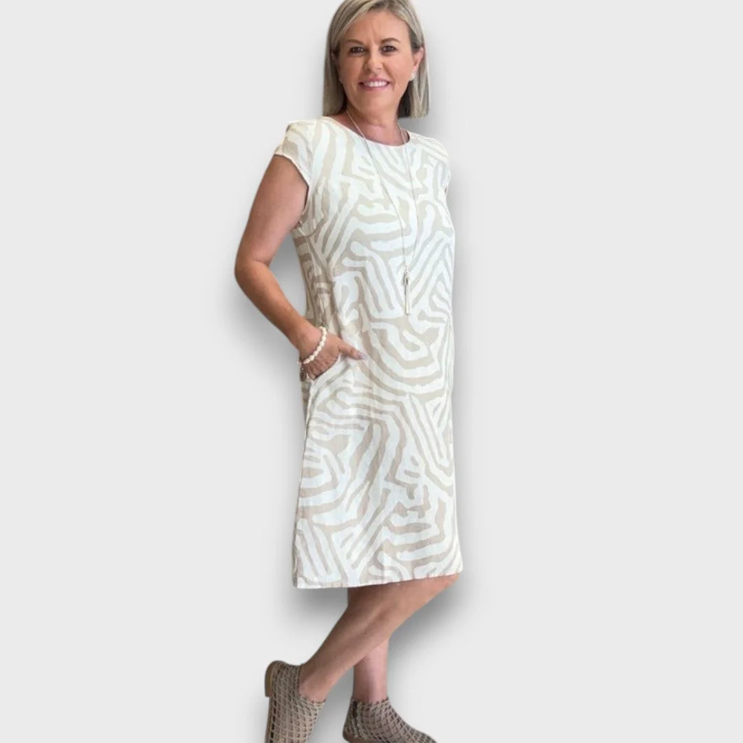Zareni – Fließendes Kleid mit künstlerischem Print - Image 3