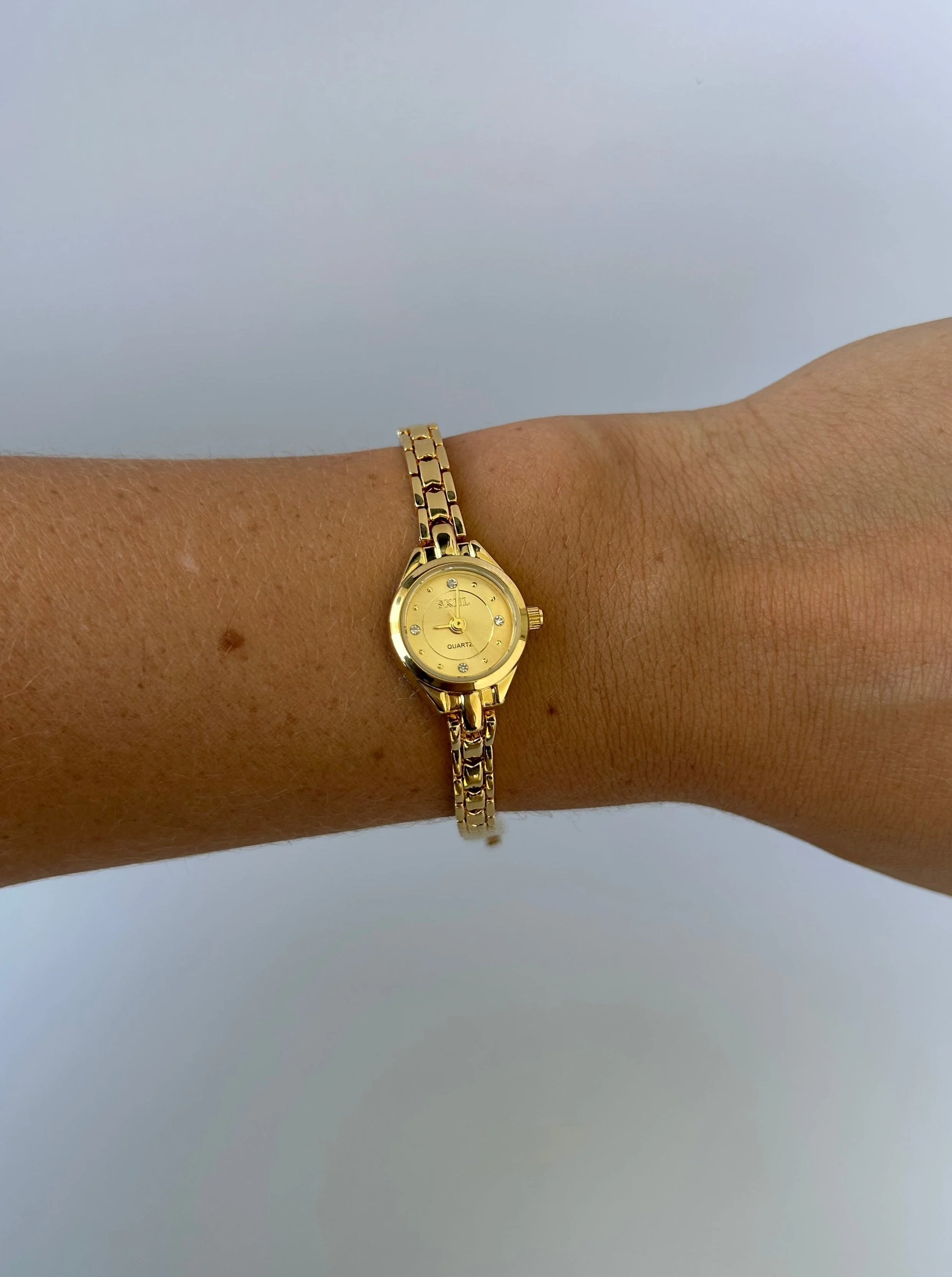 Zierliches Goldenes Damen Armbanduhr
