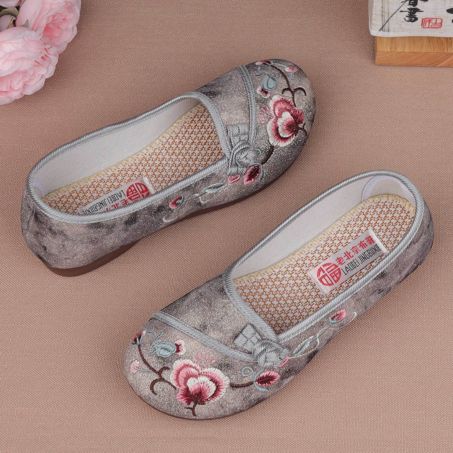 Zilia- Damen Elegante handgefertigte Ballerinas mit floraler Stickerei - Image 2