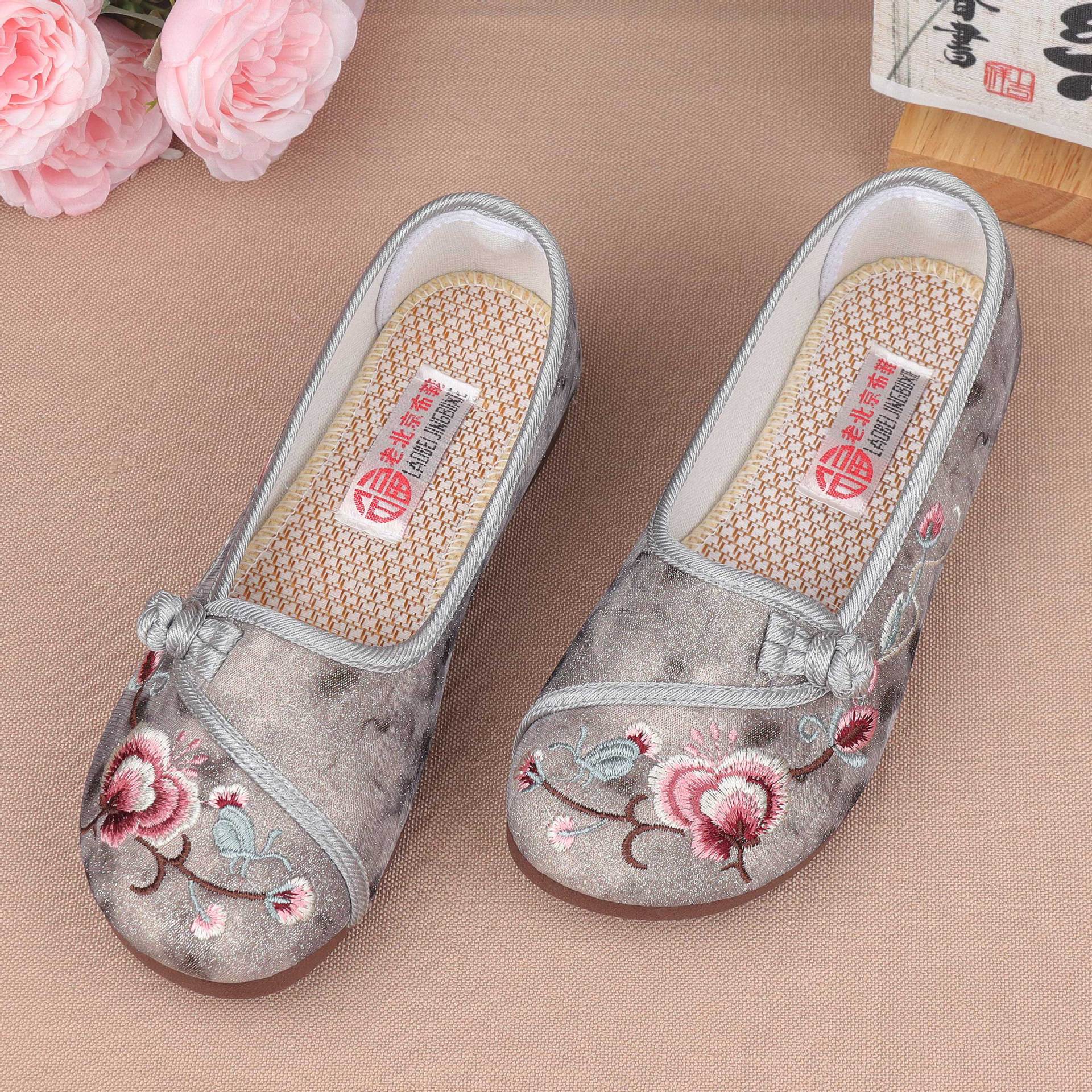 Zilia- Damen Elegante handgefertigte Ballerinas mit floraler Stickerei - Image 4