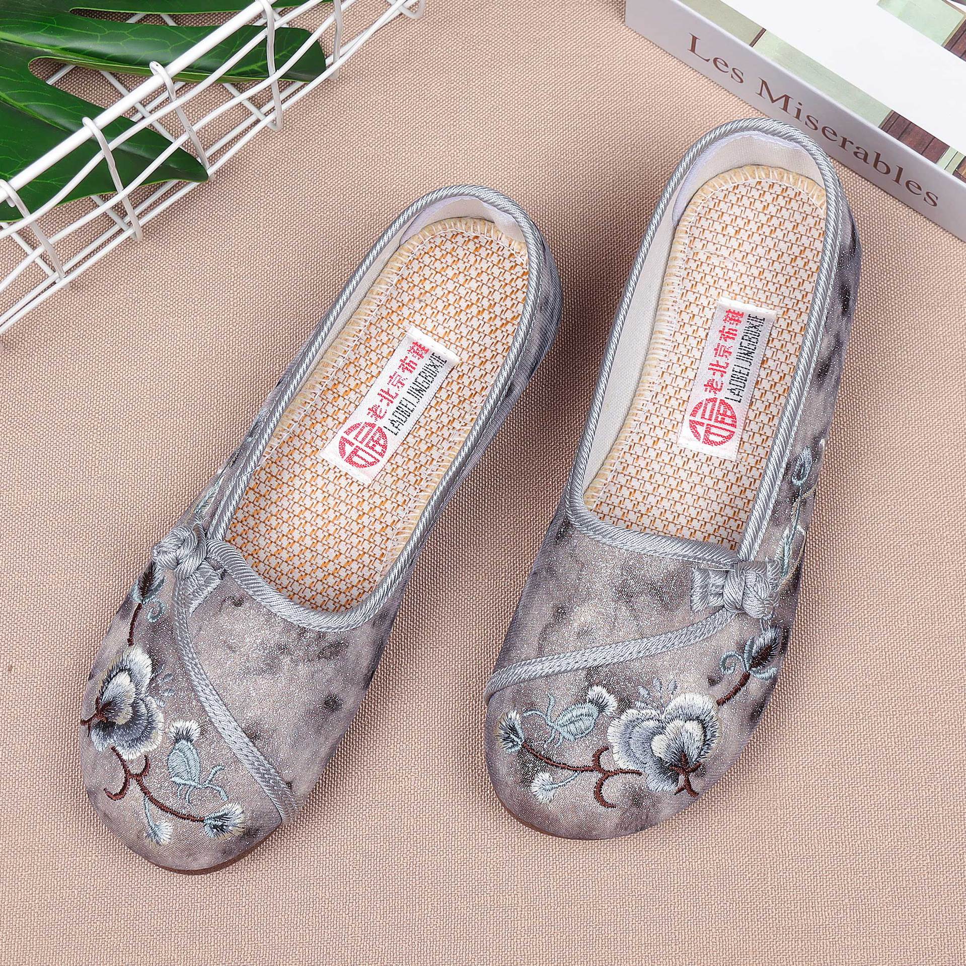 Zilia- Damen Elegante handgefertigte Ballerinas mit floraler Stickerei - Image 5