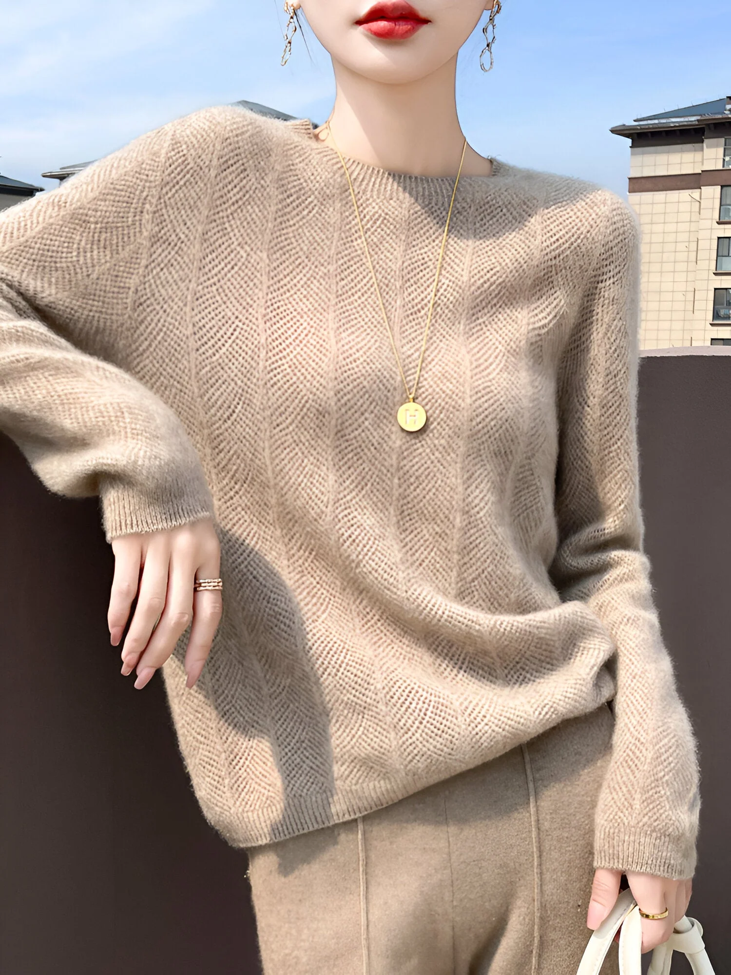 Zora |  Merinowollpullover mit eleganten Aussparungen - Image 3